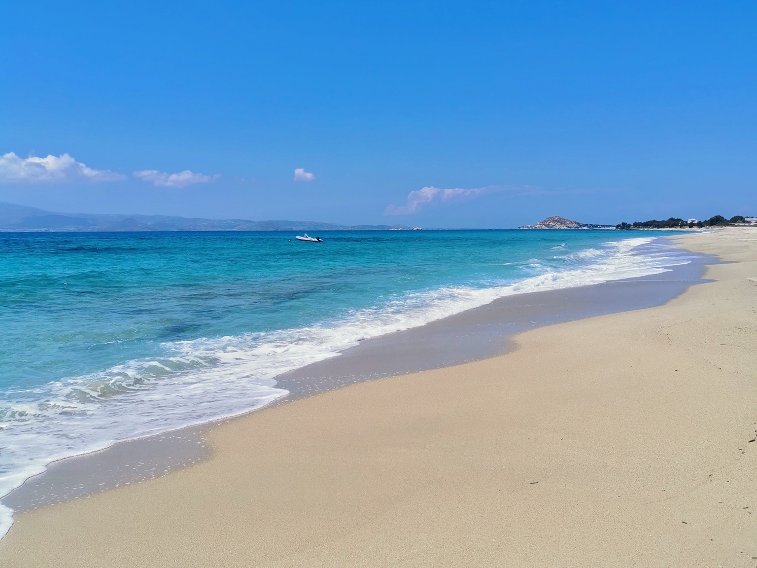 Kastraki apartments and quiet beach in Naxos